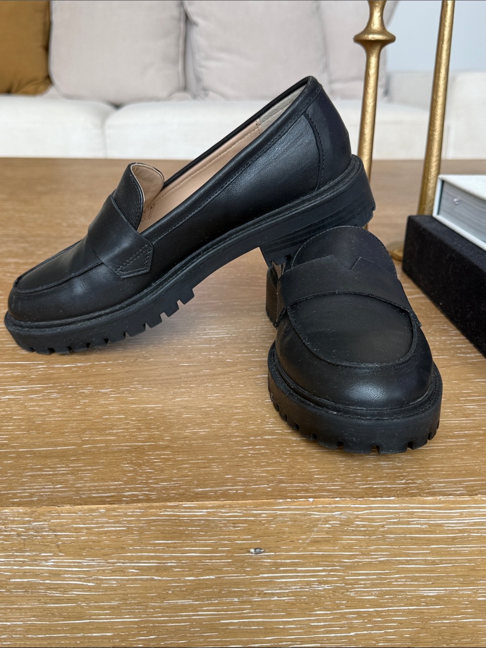 Banana Republic Vee Strap Lug Loafers Black Leather Women's 7.5US